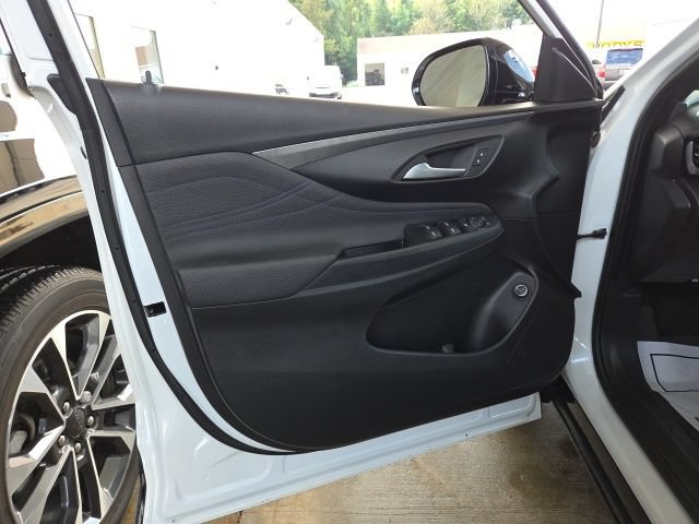 Used 2024 Buick Envista Sport Touring w/ Convenience I Package FWD image 40