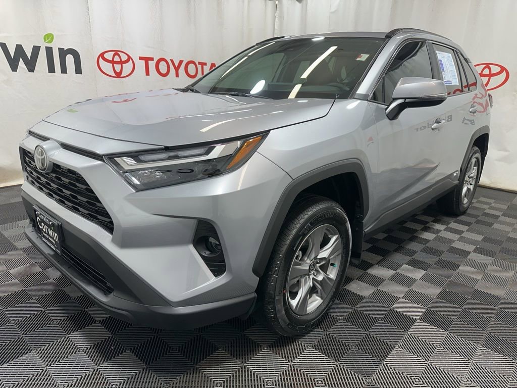 Used 2025 Toyota RAV4 XLE w/ Convenience Package image 3