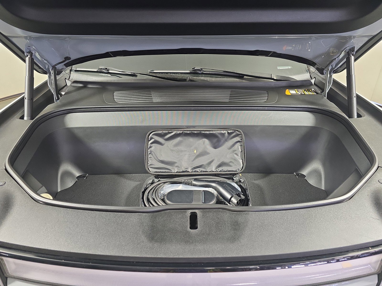 Used 2022 Rivian R1S Launch Edition image 14