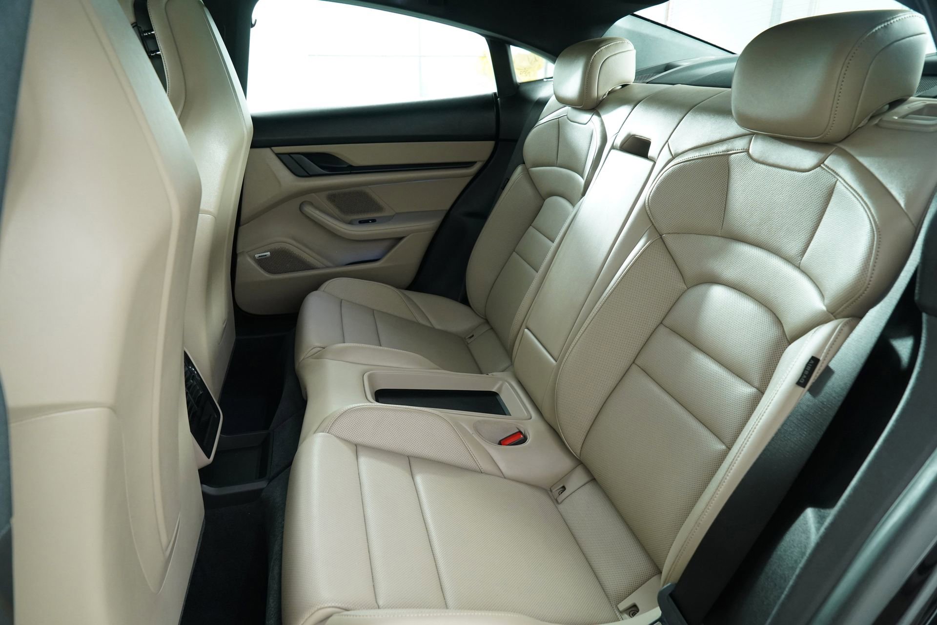 Used 2022 Porsche Taycan image 28