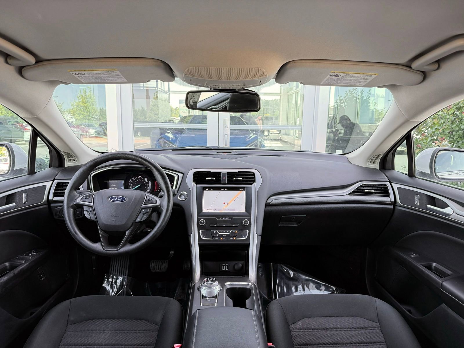 Used 2019 Ford Fusion SE FWD image 2