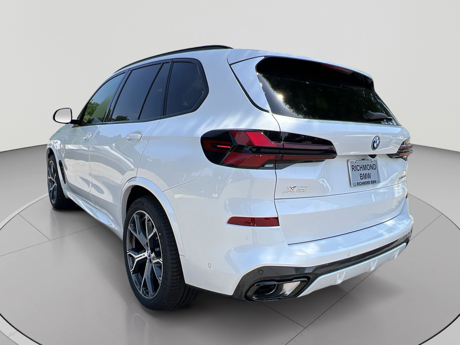 Certified 2026 BMW X5 xDrive50e w/ M Sport Package AWD/4WD image 3
