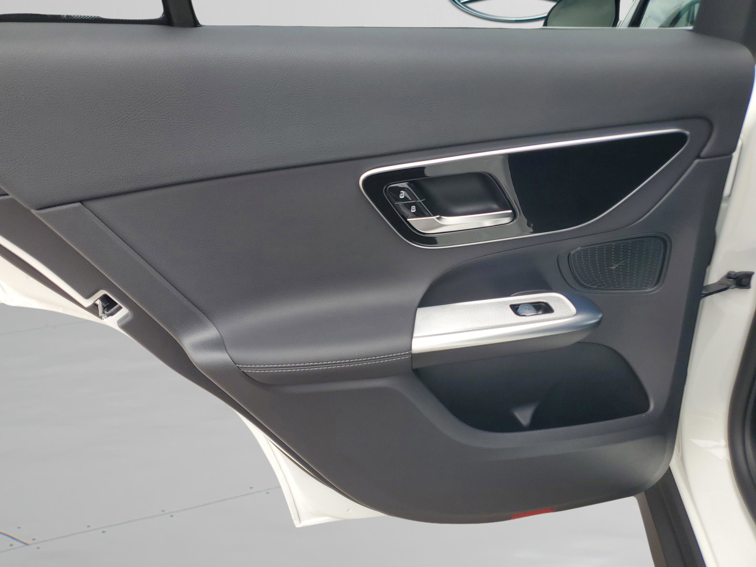 Certified 2025 Mercedes-Benz GLC 300 image 10