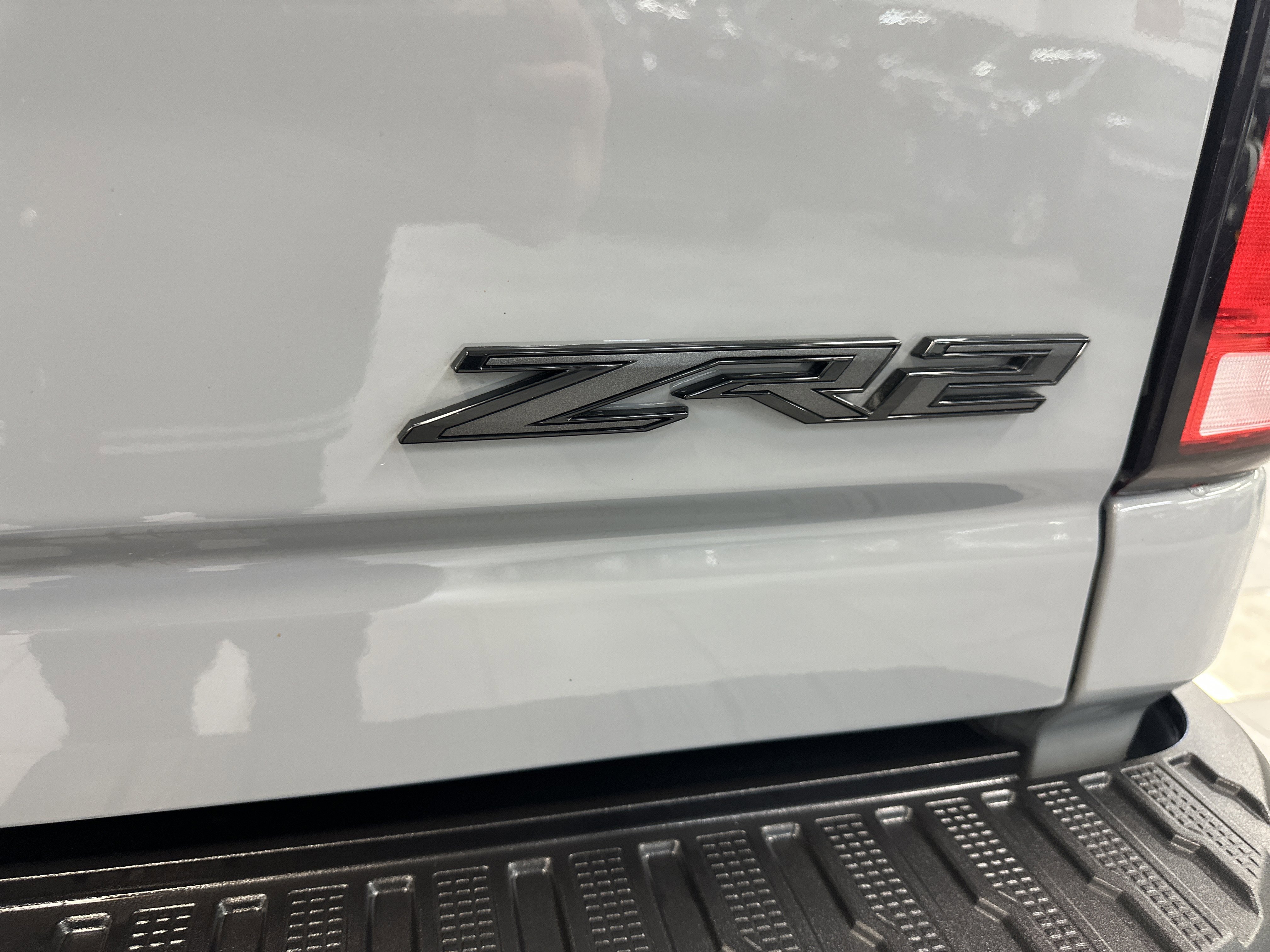 Used 2025 Chevrolet Silverado 2500 ZR2 w/ Technology Package image 11