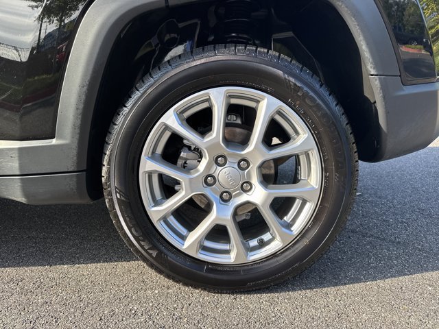 Certified 2023 Jeep Compass Latitude w/ Sun and Sound Group AWD/4WD image 22