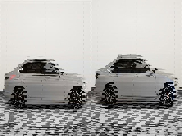 Used 2018 BMW 740i xDrive image 2