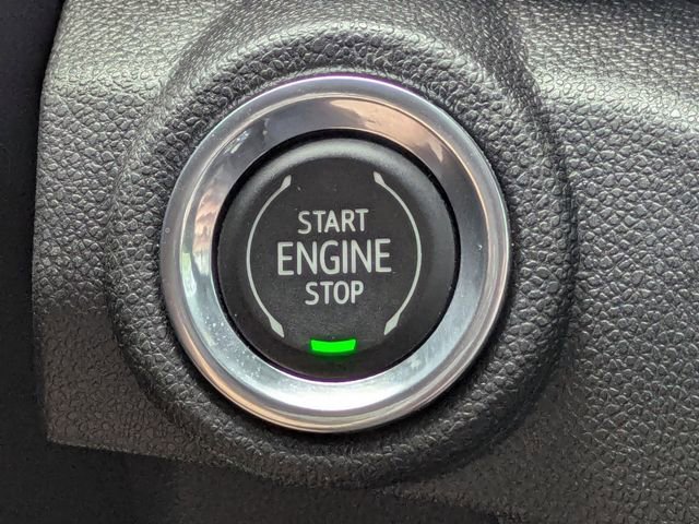 Used 2021 Chevrolet TrailBlazer RS w/ Sun and Liftgate Package AWD/4WD image 38