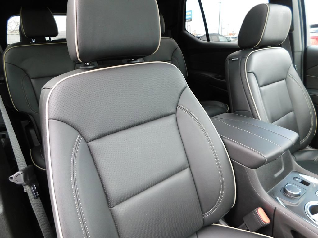 Used 2023 Chevrolet Traverse Premier w/ Redline Edition image 21