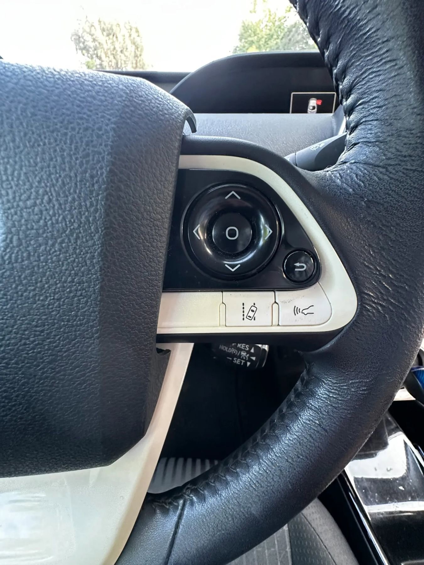 Used 2017 Toyota Prius Prime Plus w/ Carpet Mat Package FWD image 30