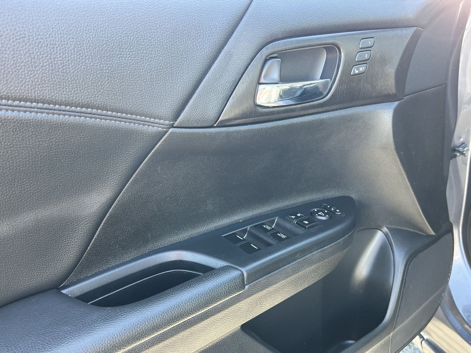Used 2015 Honda Accord EX-L image 13