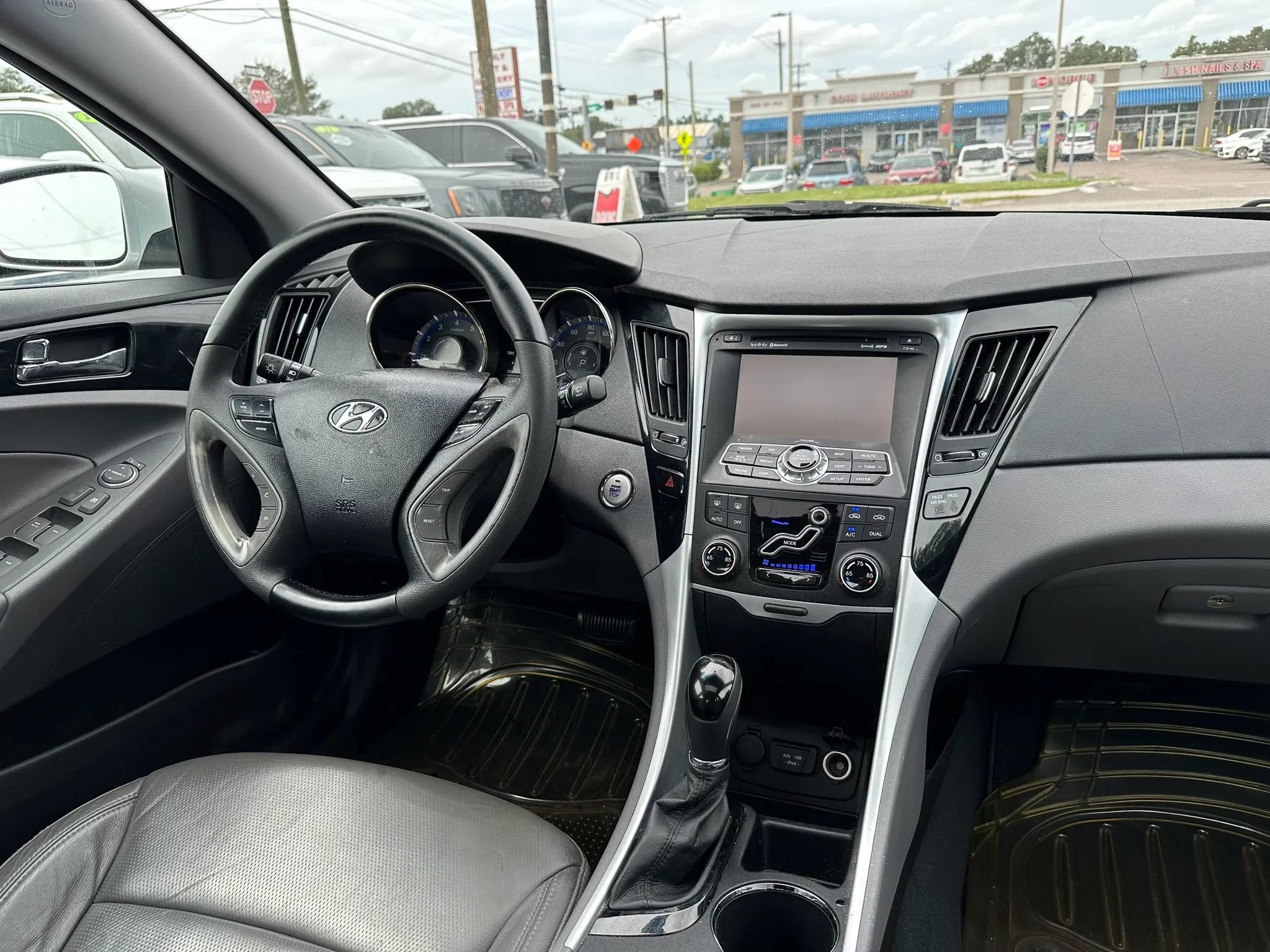 Used 2011 Hyundai Sonata Limited w/ Navigation Pkg 5 FWD image 14