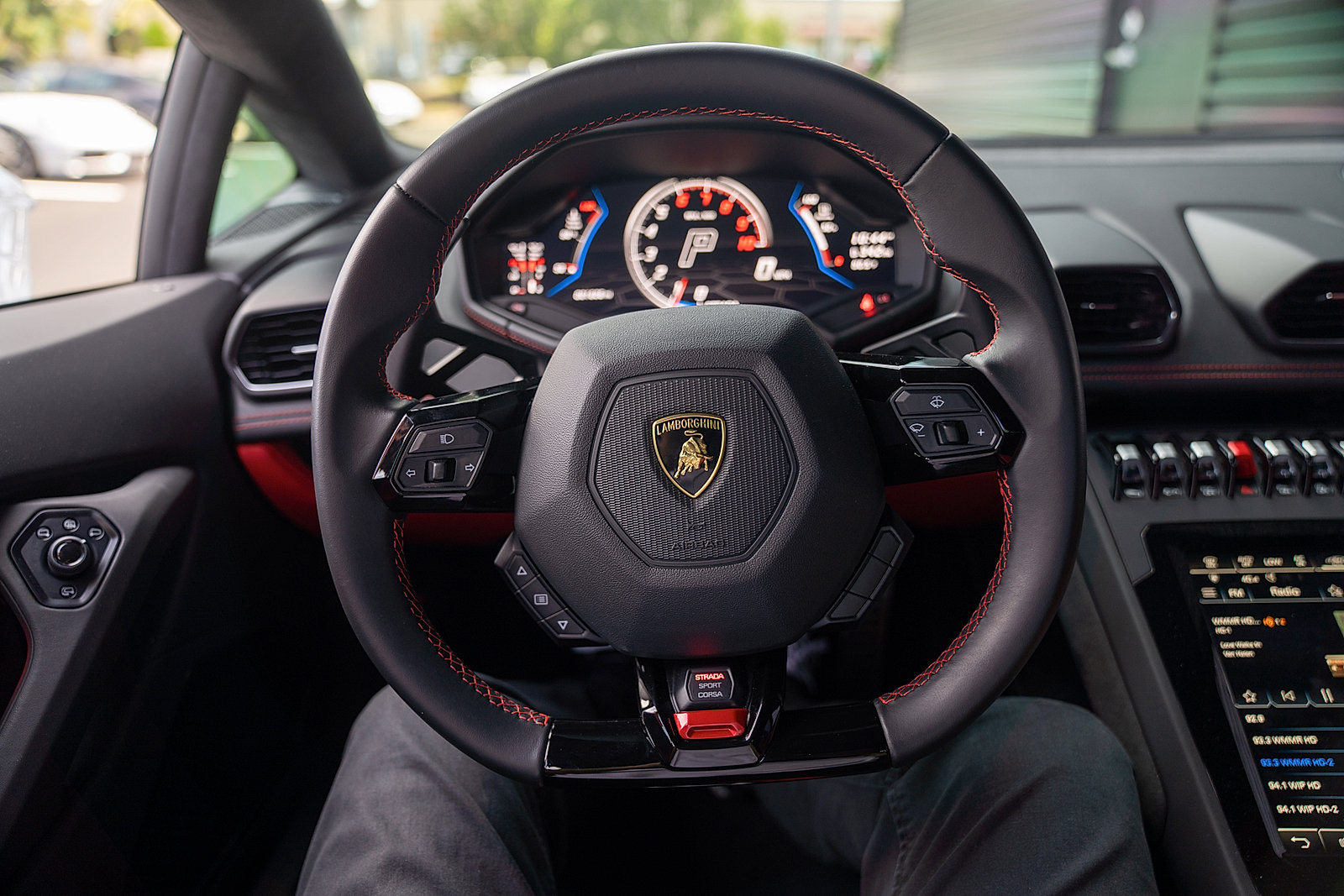 Used 2022 Lamborghini Huracan EVO RWD image 6