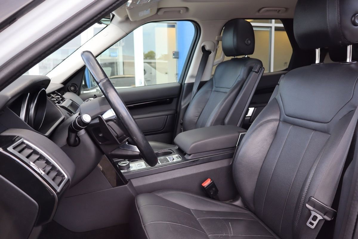 Used 2020 Land Rover Discovery SE image 8