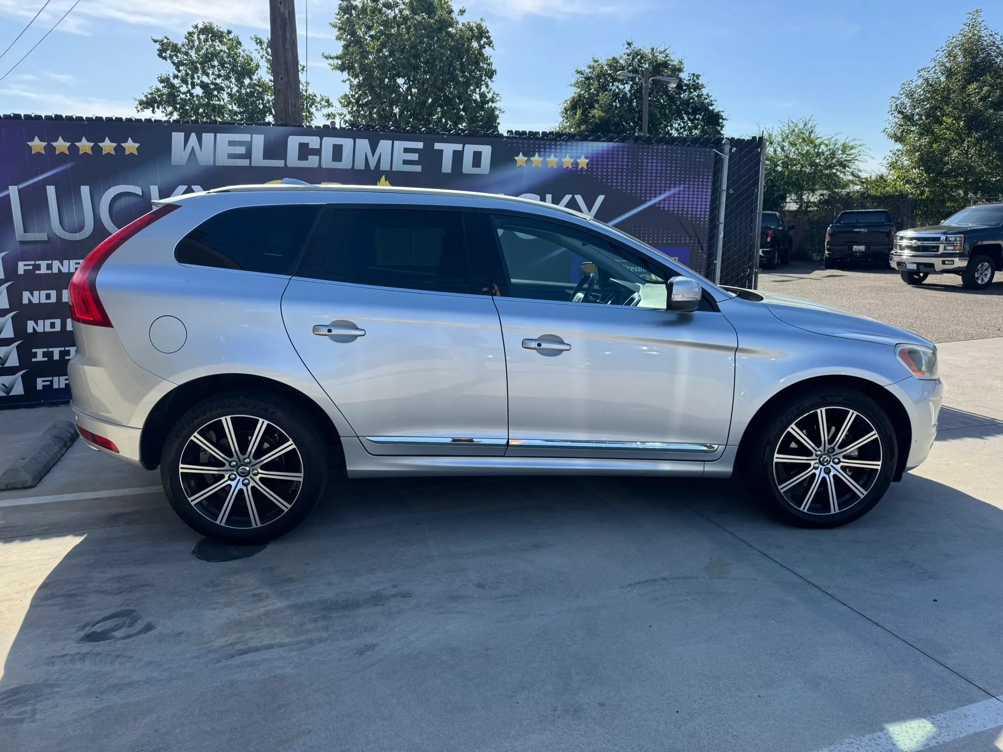 Used 2016 Volvo XC60 T5 Premier w/ Proximity Package FWD image 2