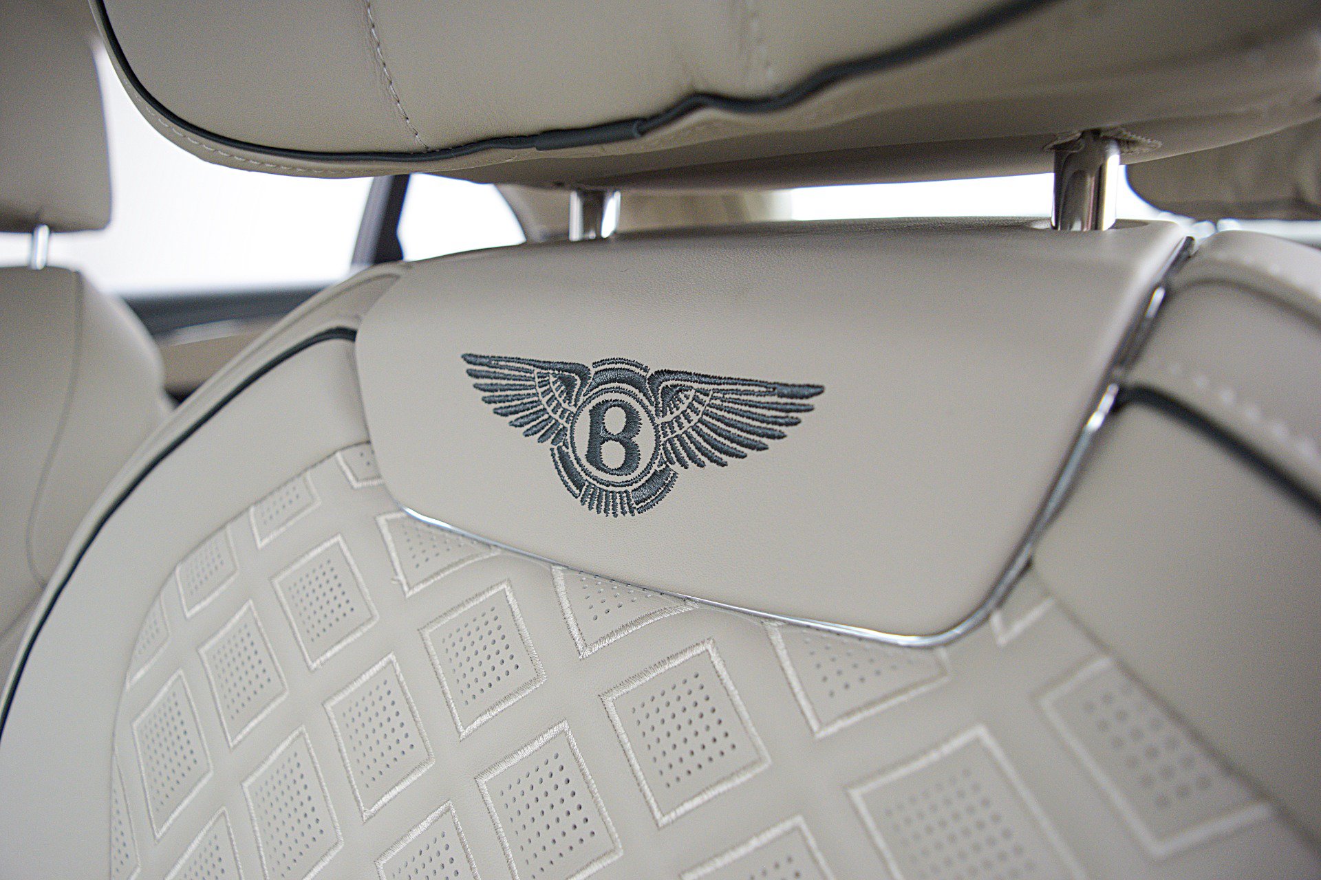 Certified 2022 Bentley Flying Spur V8 AWD/4WD image 24