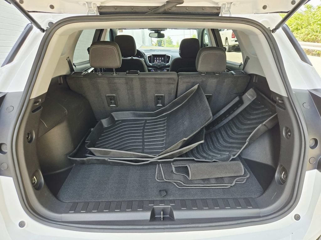 Used 2024 GMC Terrain SLE w/ Driver Convenience Package FWD image 13