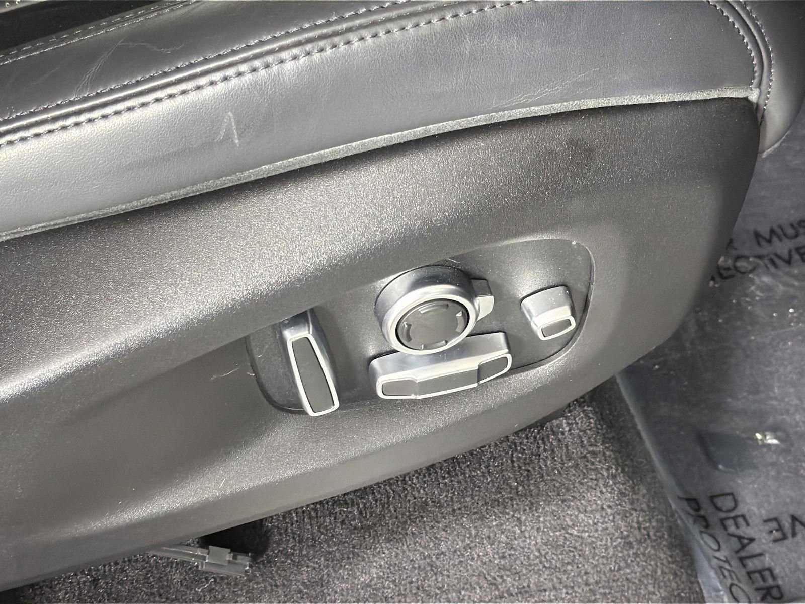 Used 2020 Land Rover Range Rover Sport SVR image 33