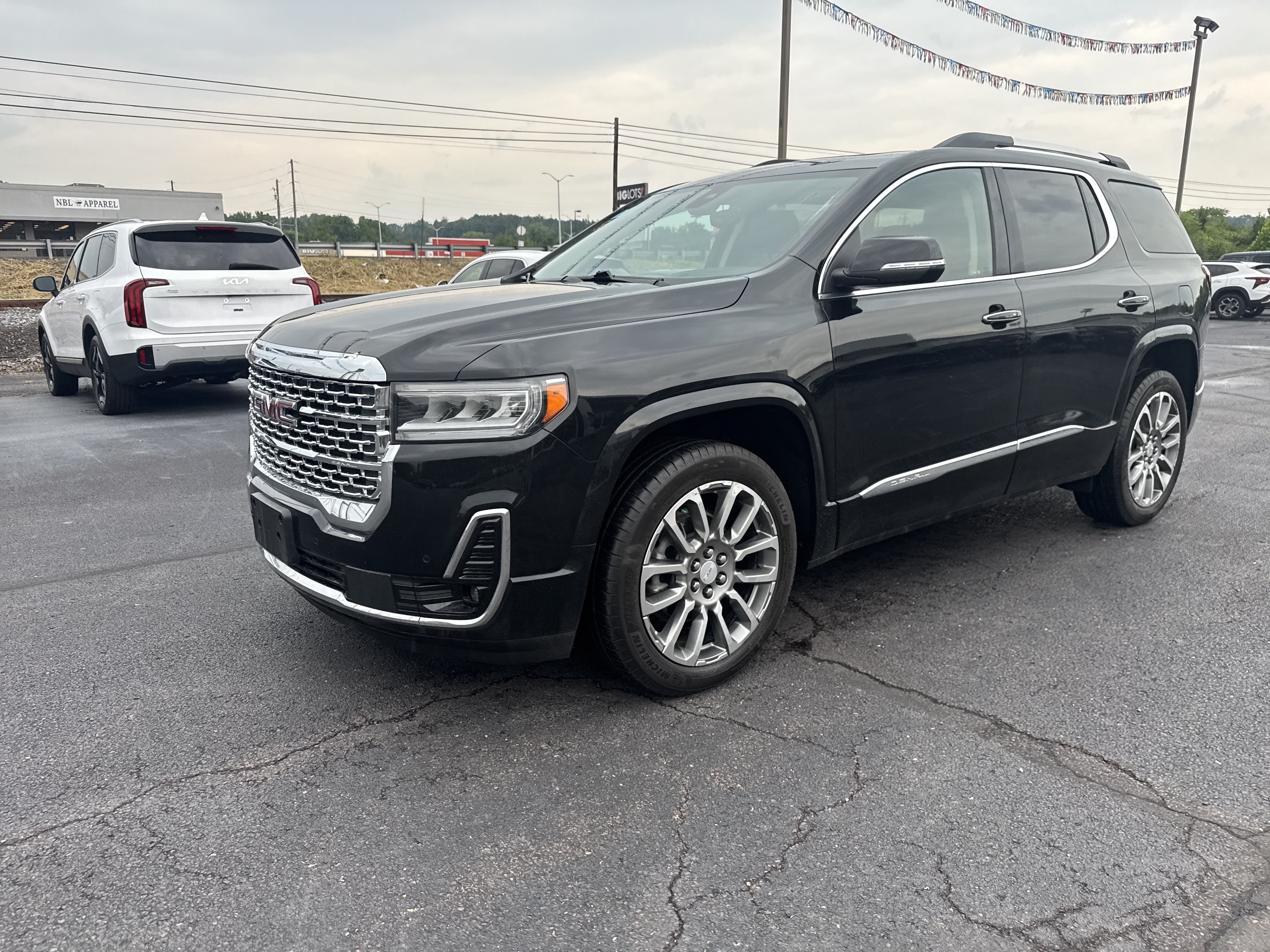Used 2023 GMC Acadia Denali w/ Denali Ultimate Package AWD/4WD image 8
