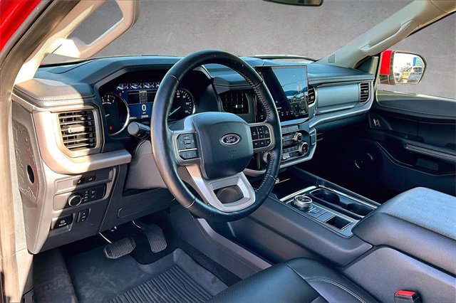 Used 2022 Ford Expedition XLT image 12