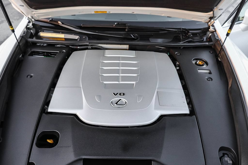 Used 2016 Lexus LS 460 w/ Comfort Package RWD image 32