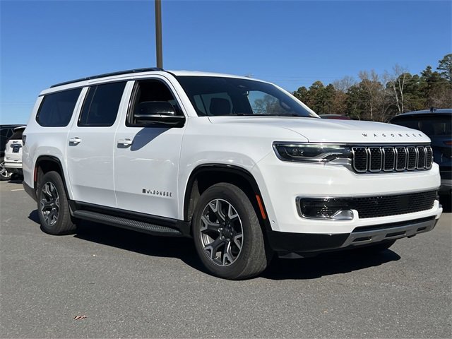 Used 2024 Jeep Wagoneer L Series III w/ Flexible Seating Group image 12