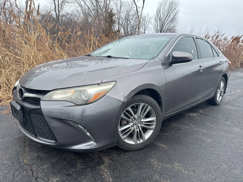 Used 2015 Toyota Camry SE FWD image 1