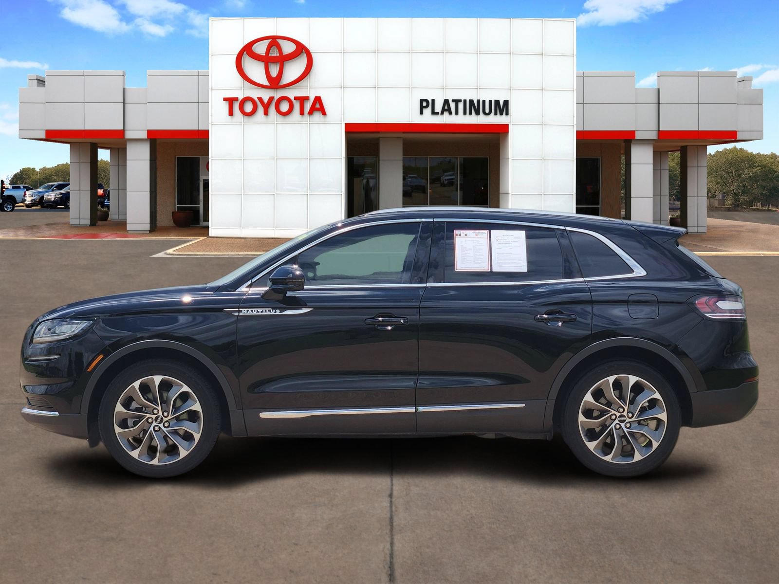 Used 2023 Lincoln Nautilus Reserve w/ Luxury Package AWD/4WD video 3