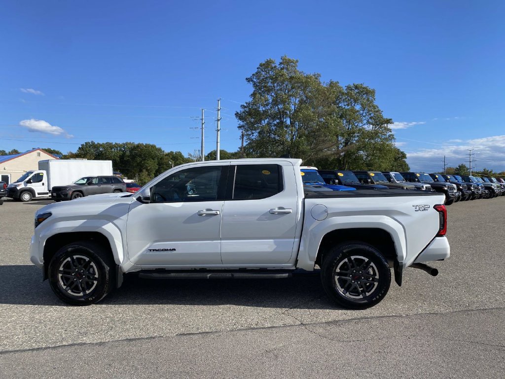 Used 2025 Toyota Tacoma TRD Sport w/ TRD Sport Upgrade Package AWD/4WD image 8