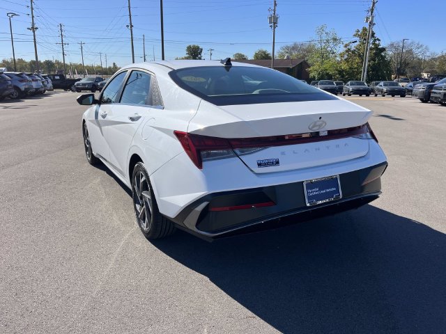 Certified 2025 Hyundai Elantra SEL FWD image 3