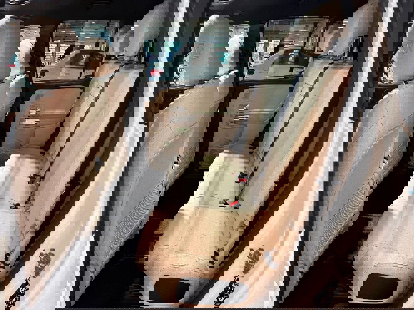 New 2025 Mercedes-Benz GLB 250 4MATIC image 14