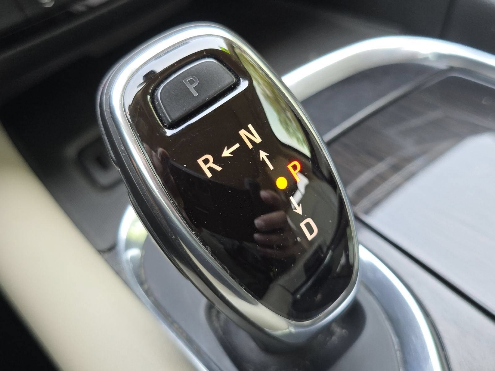 Used 2019 Buick Enclave Essence AWD/4WD image 32