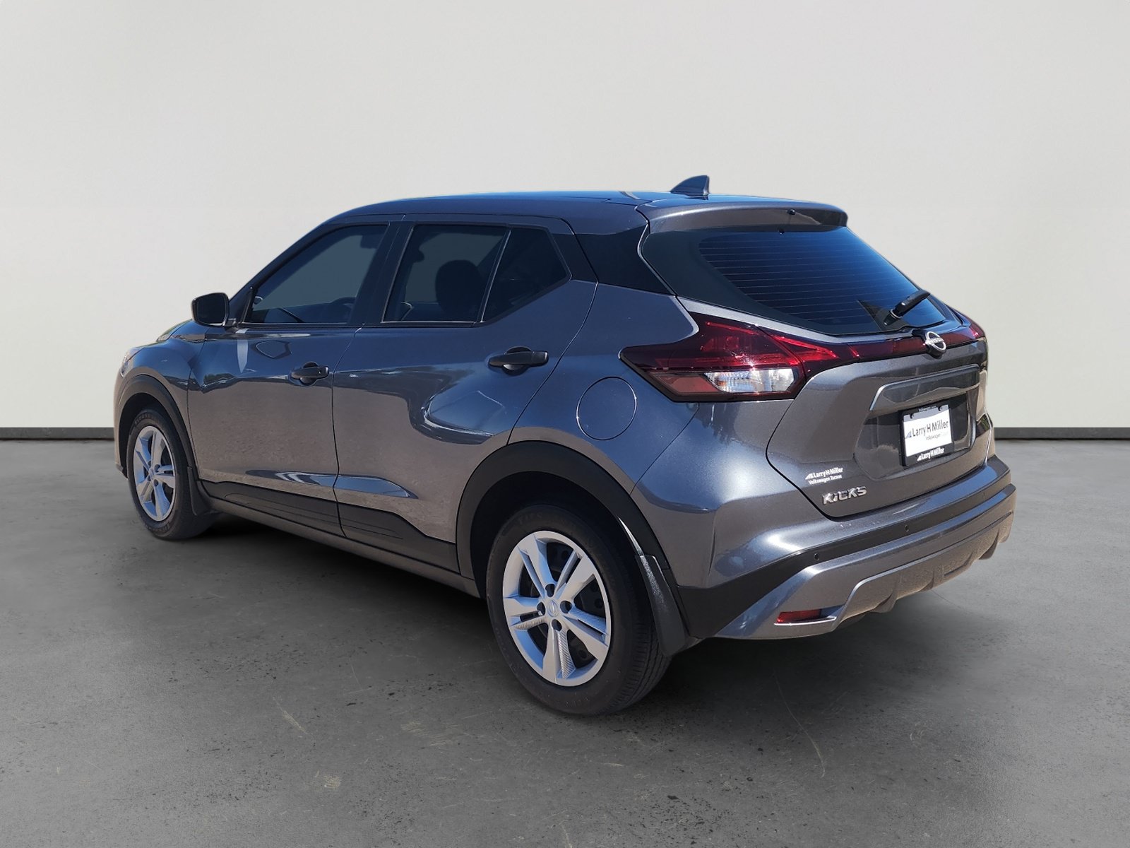 Used 2024 Nissan Kicks S FWD image 3