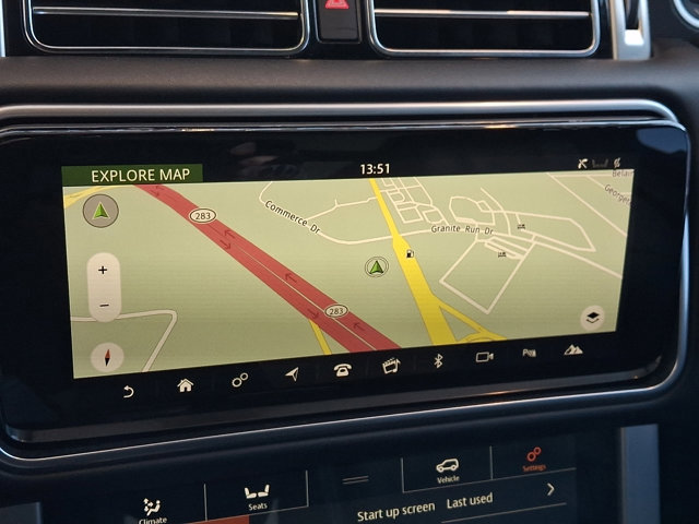 Used 2020 Land Rover Range Rover HSE image 17