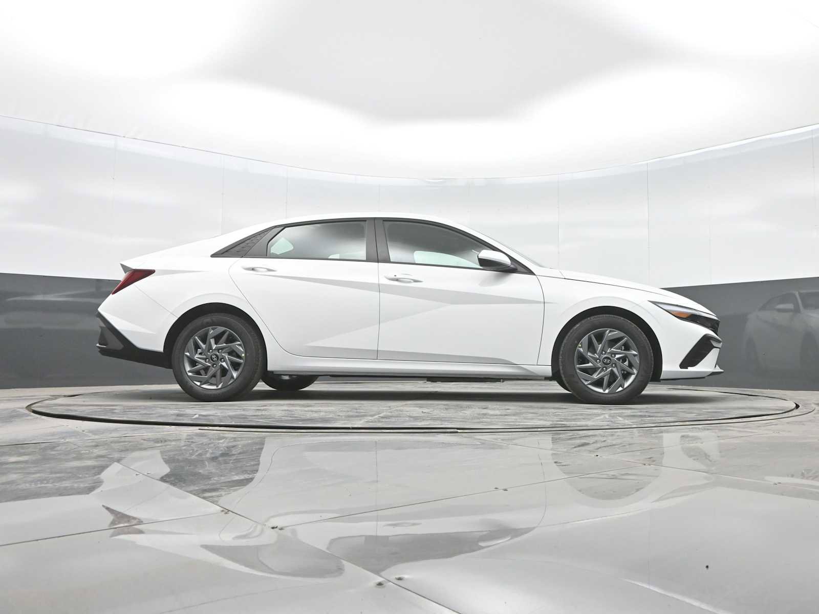 New 2026 Hyundai Elantra Blue image 30