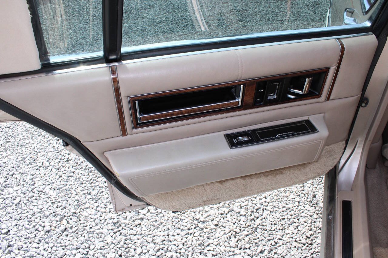 Used 1990 Cadillac De Ville Sedan FWD image 21