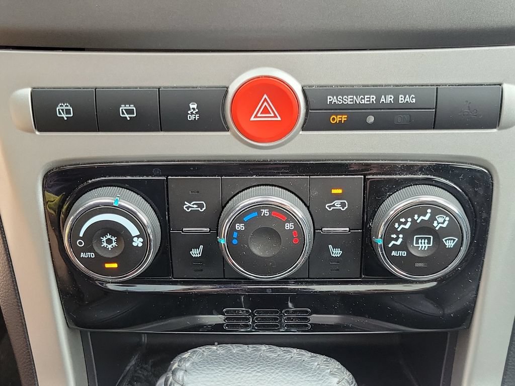Used 2013 Chevrolet Captiva Sport LTZ FWD image 28