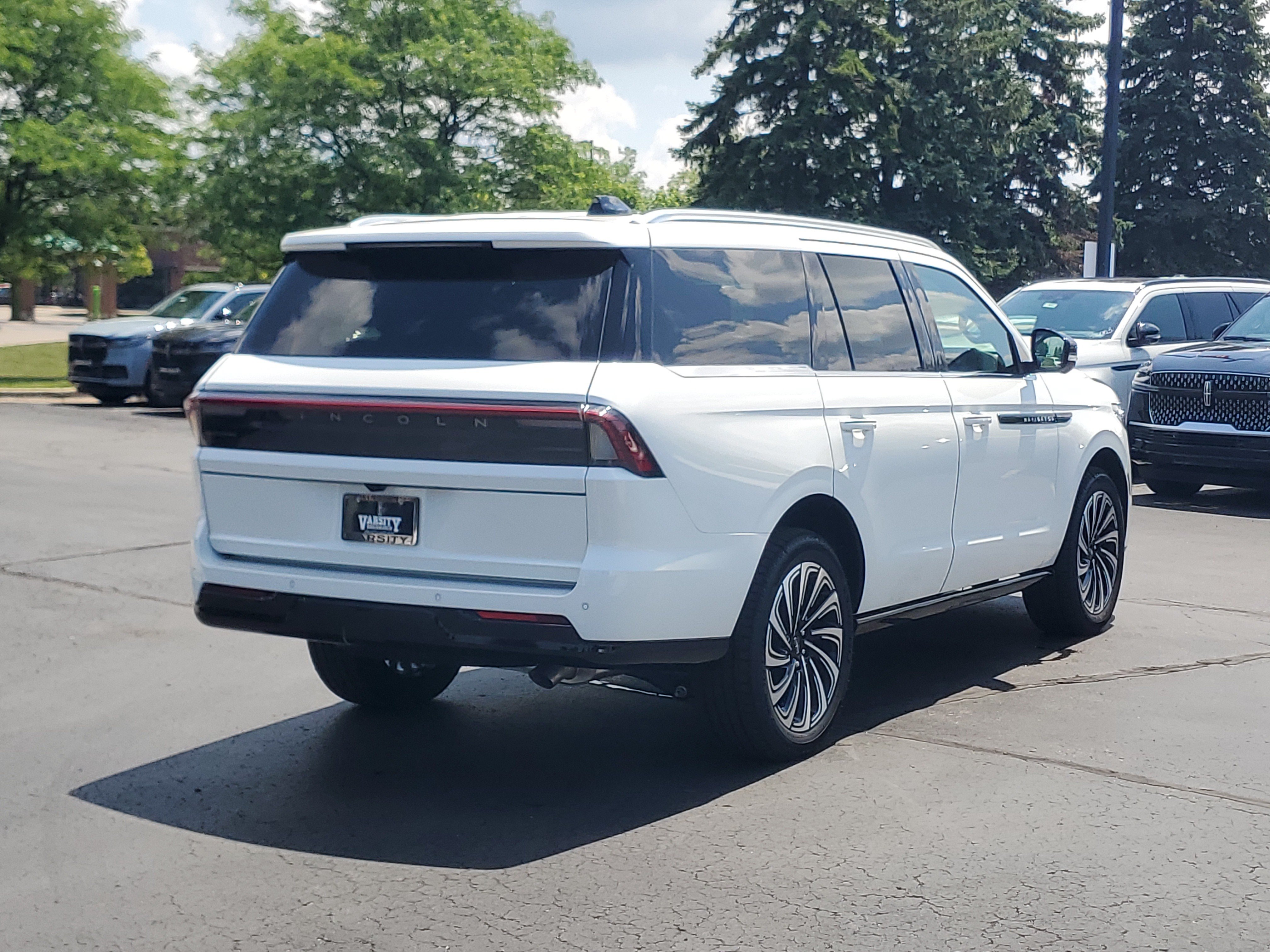 New 2027 Lincoln Navigator Black Label AWD/4WD image 4