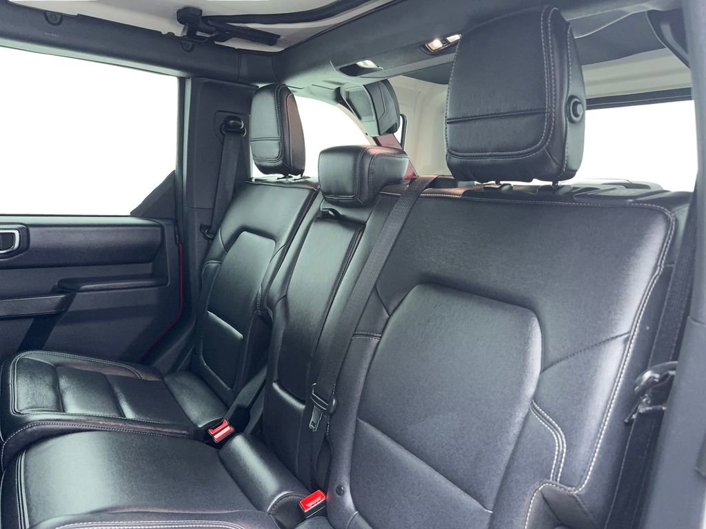 Used 2025 Ford Bronco Badlands image 41