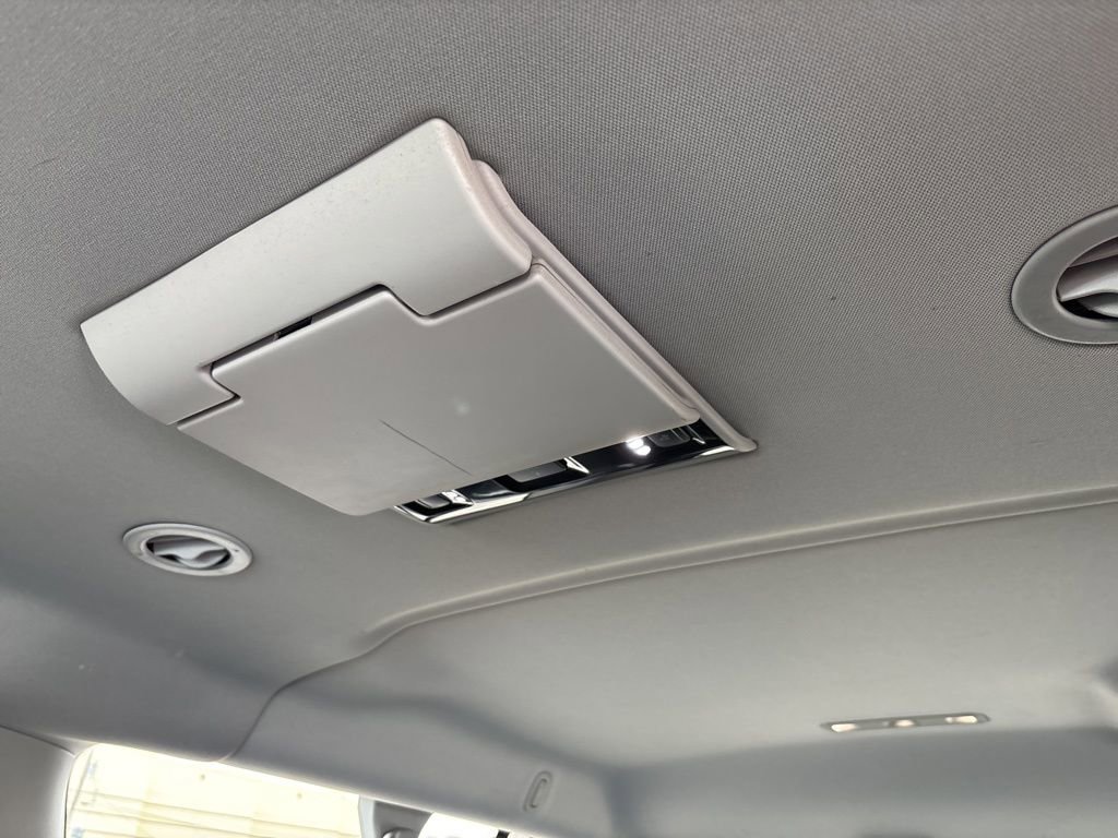 Used 2018 Chevrolet Suburban Premier AWD/4WD image 22