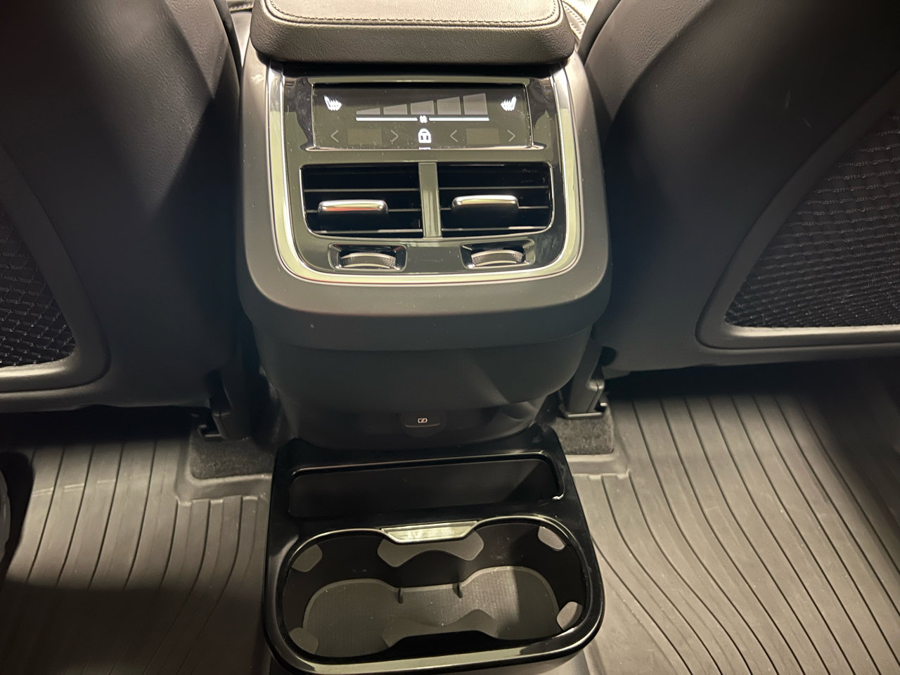 Used 2022 Volvo XC90 T6 Inscription w/ Advanced Package image 31