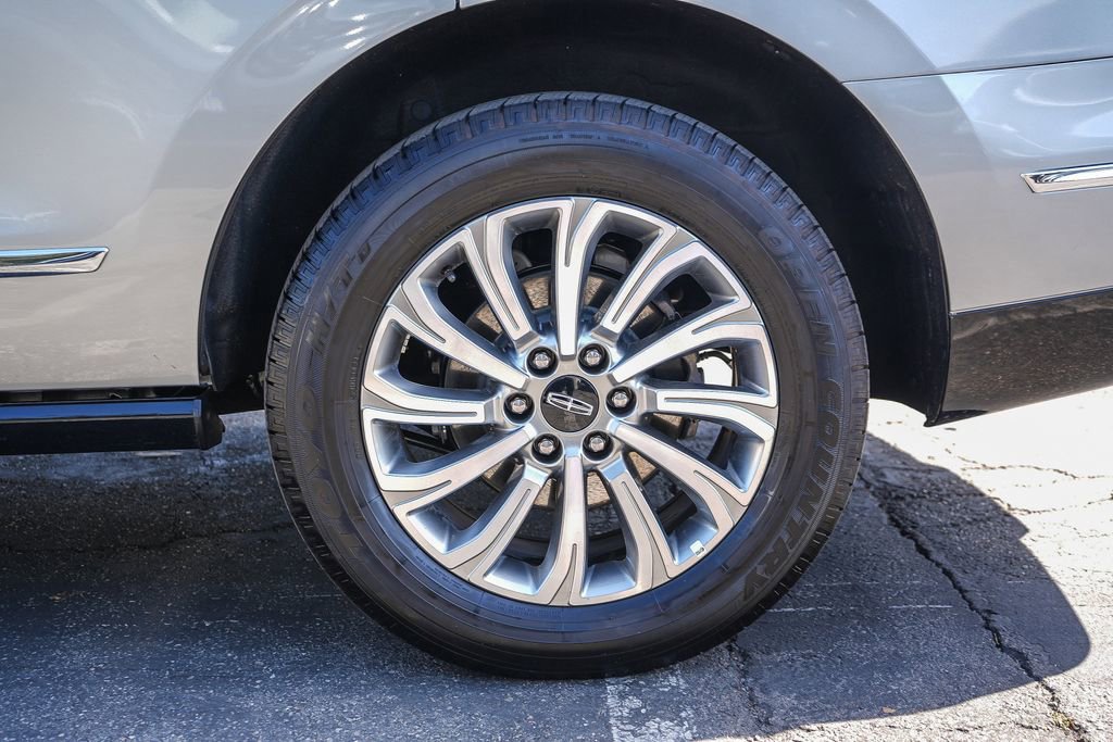 Used 2024 Lincoln Navigator Premiere AWD/4WD image 12