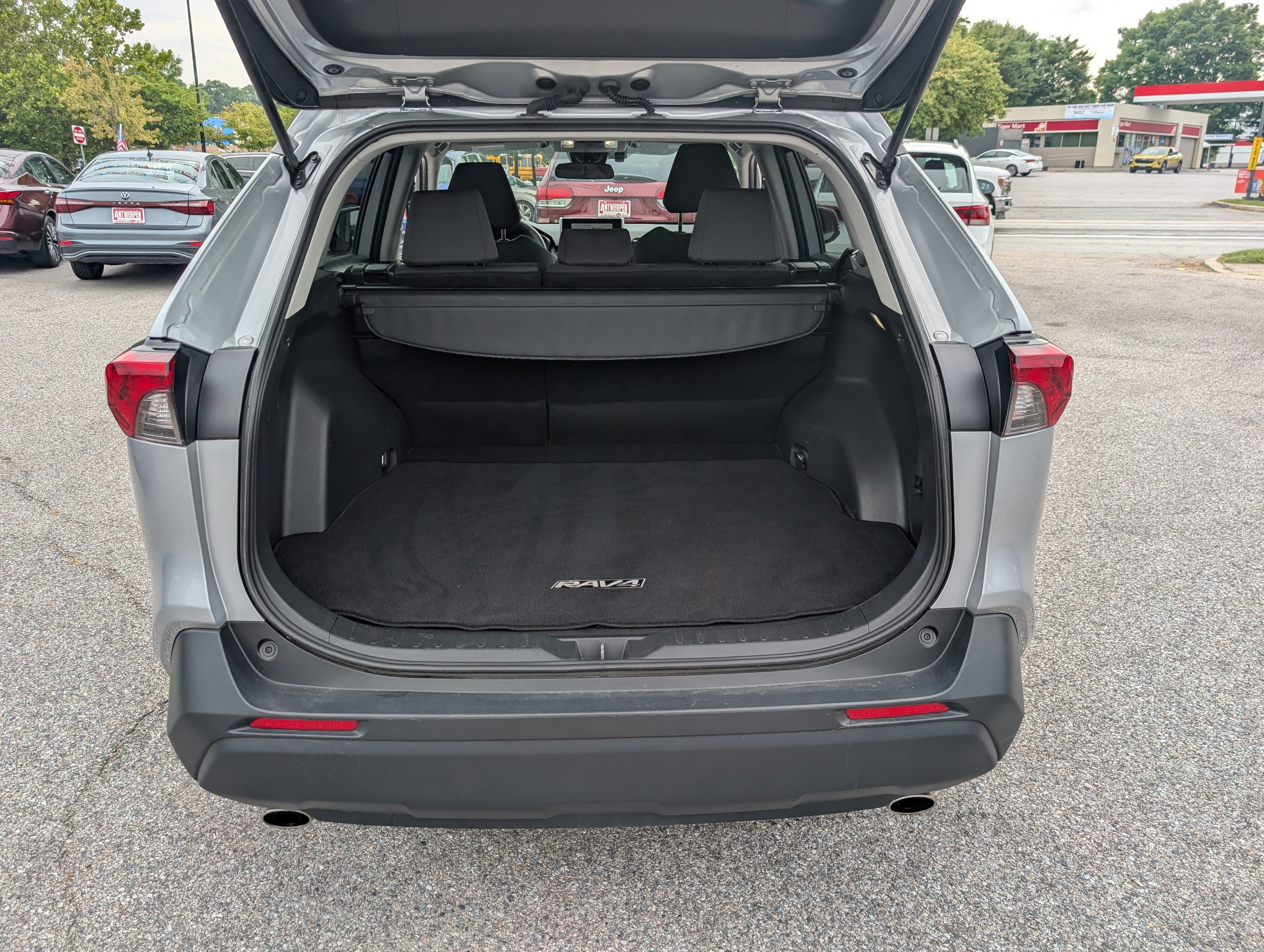 Used 2025 Toyota RAV4 XLE w/ Weather Package AWD/4WD image 12