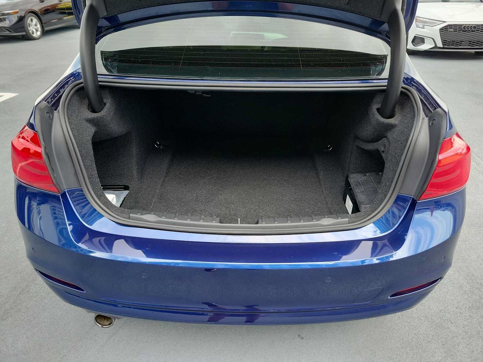 Used 2018 BMW 320i Sedan RWD image 27