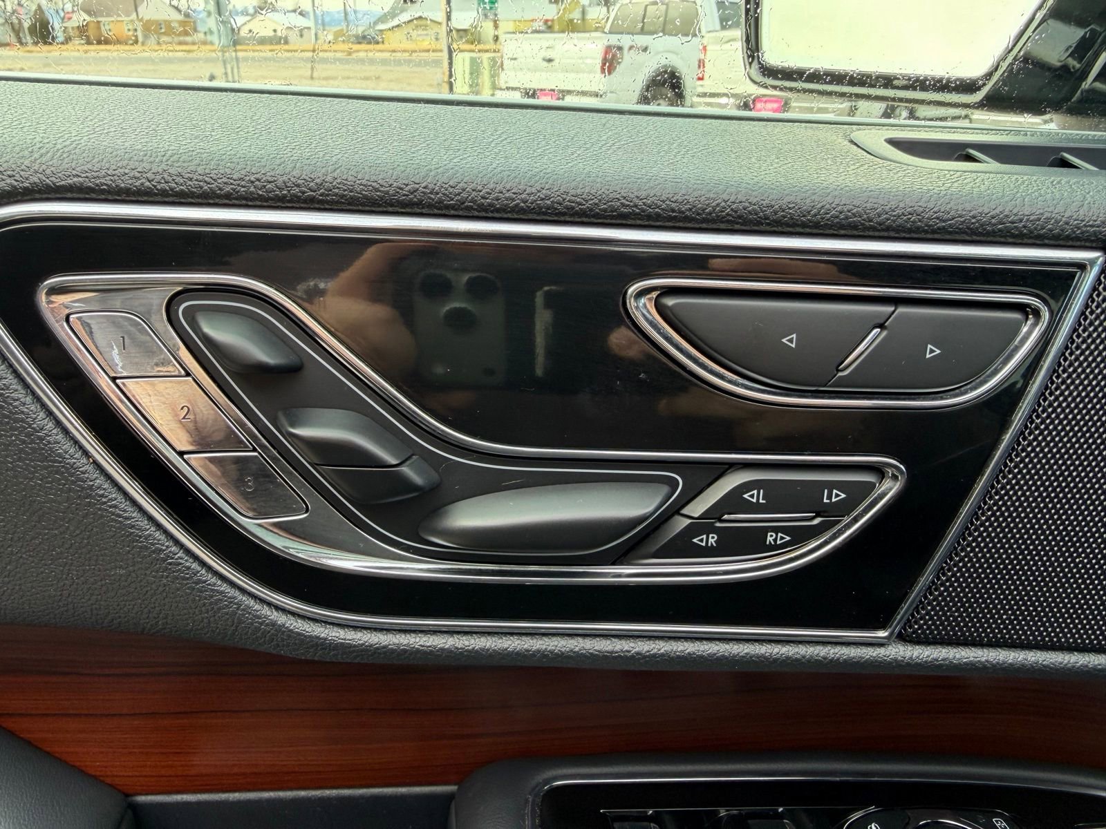 Used 2023 Lincoln Navigator Reserve AWD/4WD image 17
