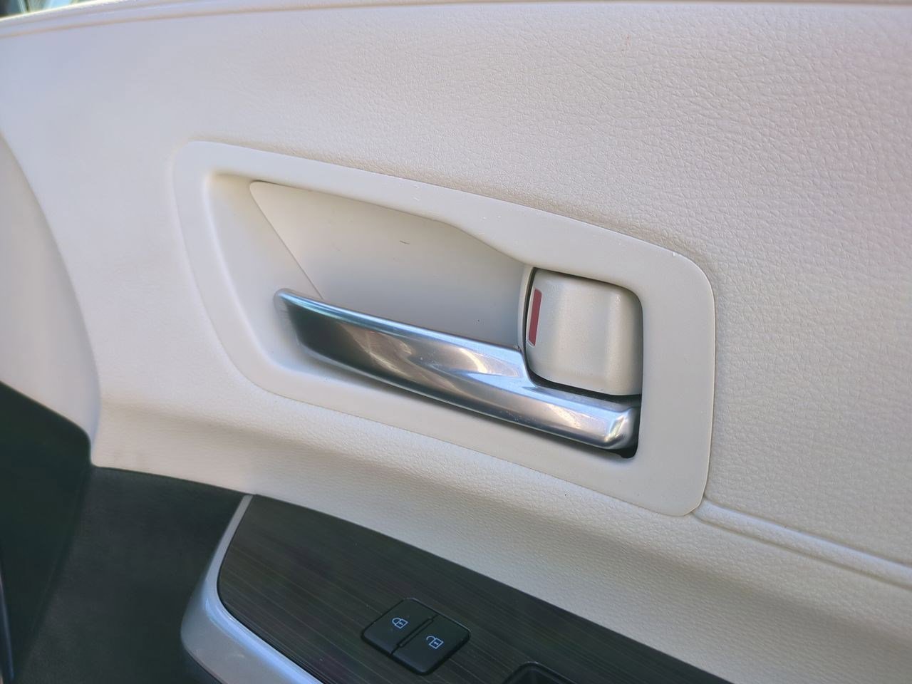 Used 2022 Toyota Sienna Platinum image 37