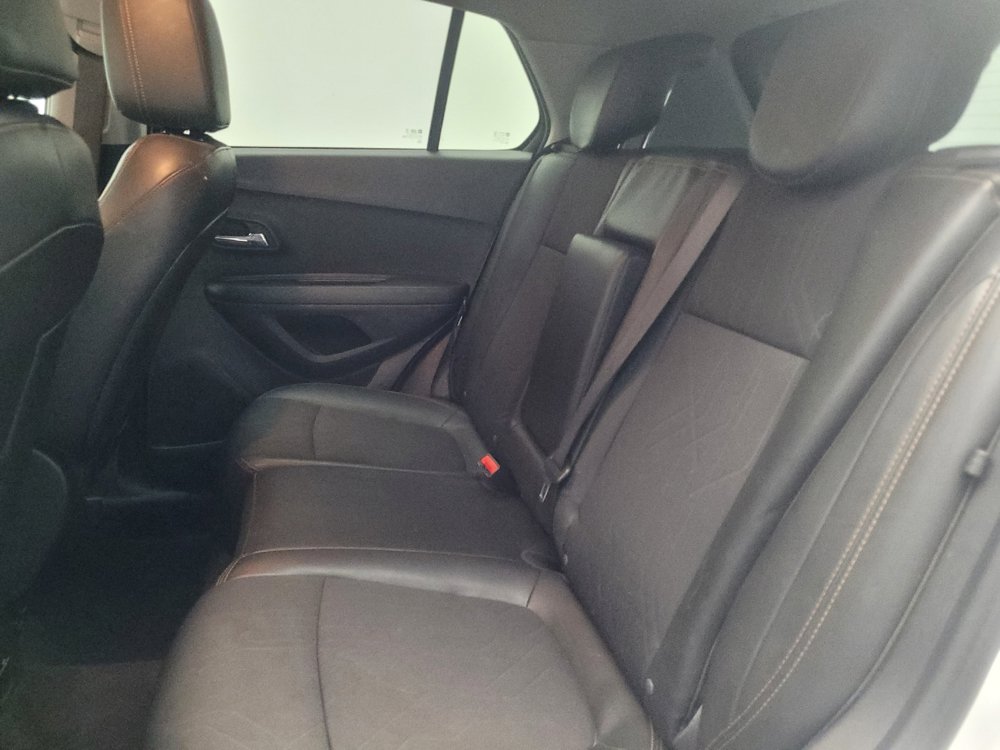 Used 2020 Chevrolet Trax LT w/ LT Convenience Package FWD image 18