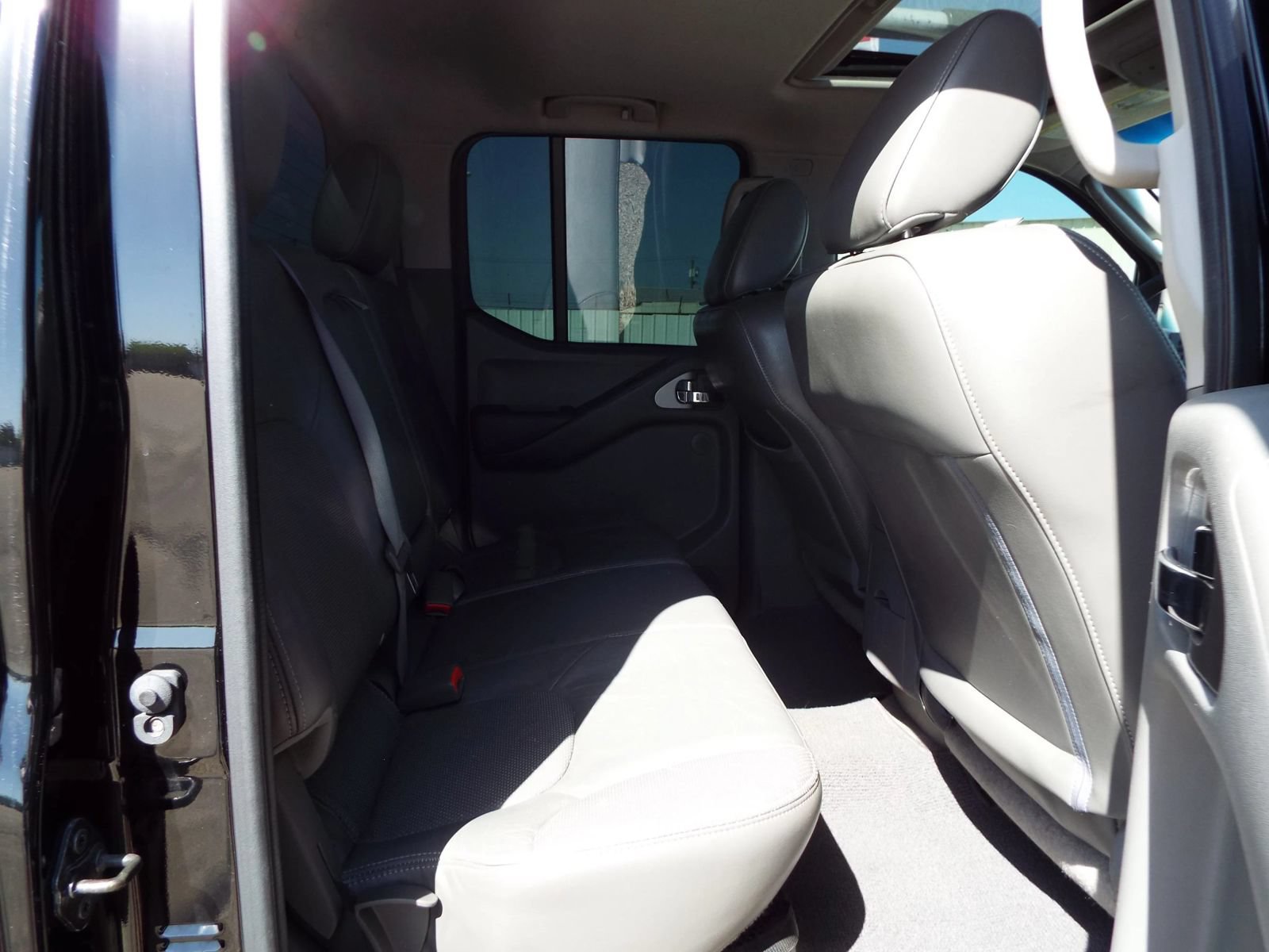 Used 2011 Nissan Frontier SL w/ Moonroof Pkg RWD image 22