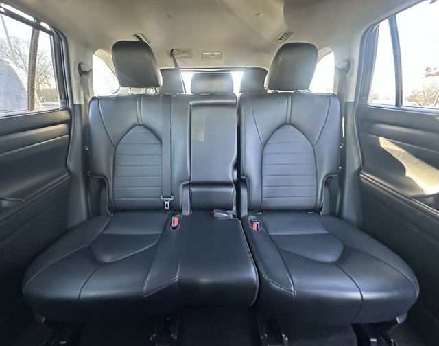 Used 2022 Toyota Highlander XLE image 15