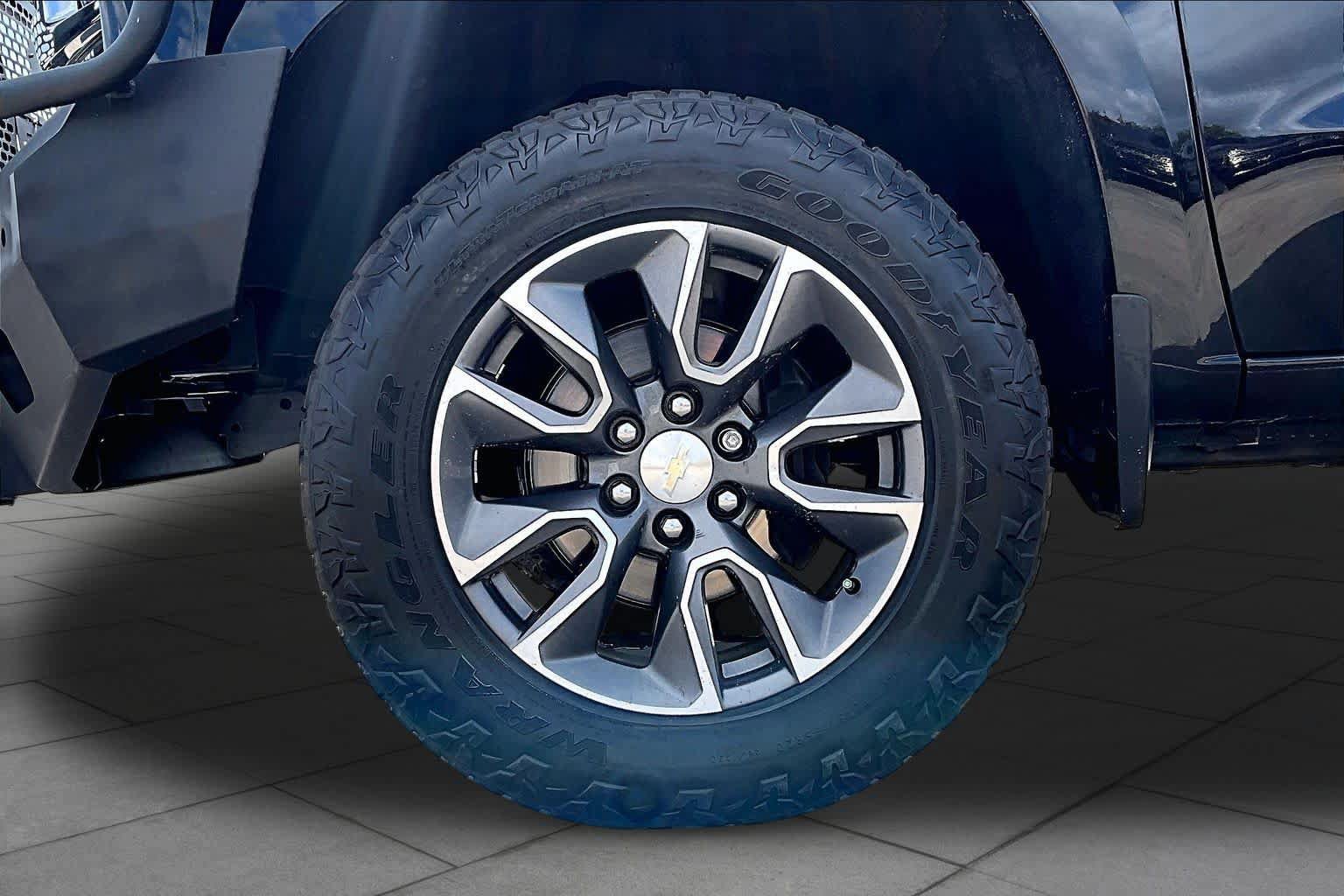 Used 2020 Chevrolet Silverado 1500 LT w/ Texas Edition RWD image 11
