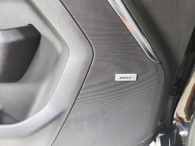 Used 2025 GMC Yukon Denali AWD/4WD image 32